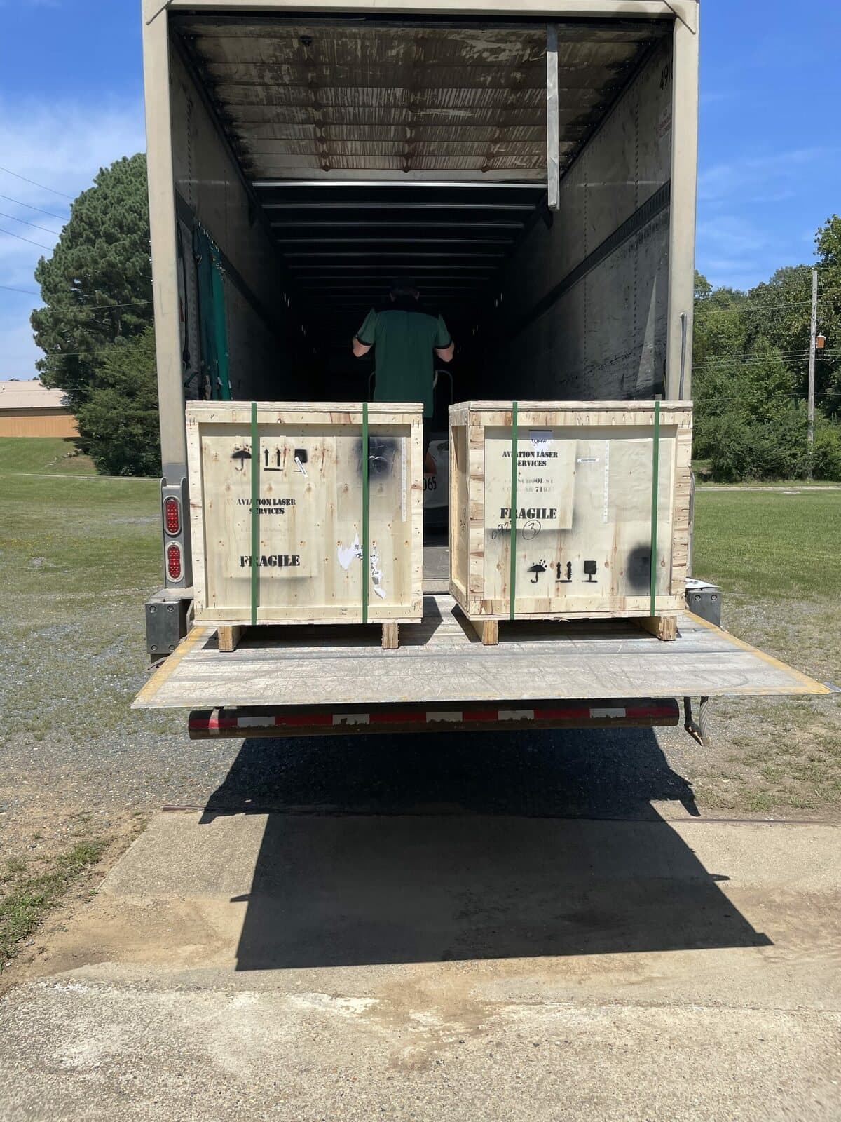 Equipos FP-300 terminados y embalados, listos para su expedición desde el taller de Cove, Arkansas.